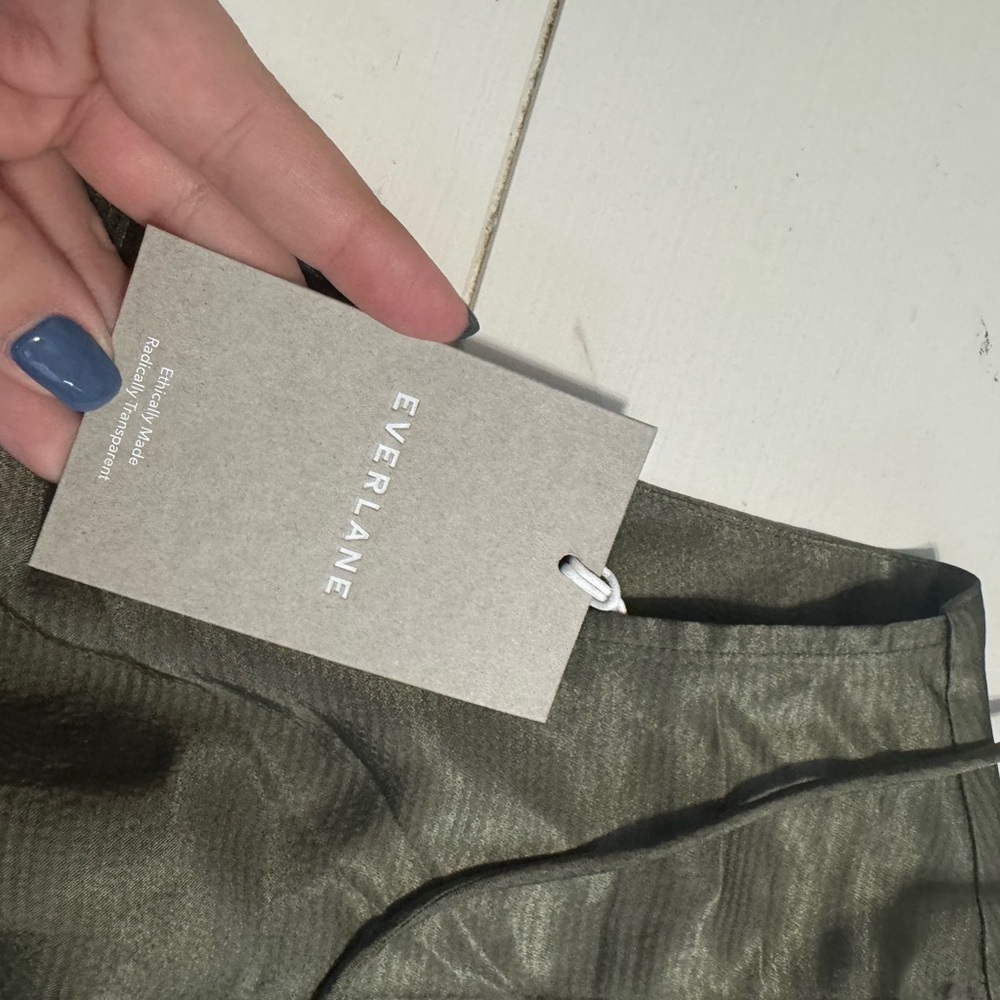 Everlane The Satin V-Neck Top - Picture 3 of 3